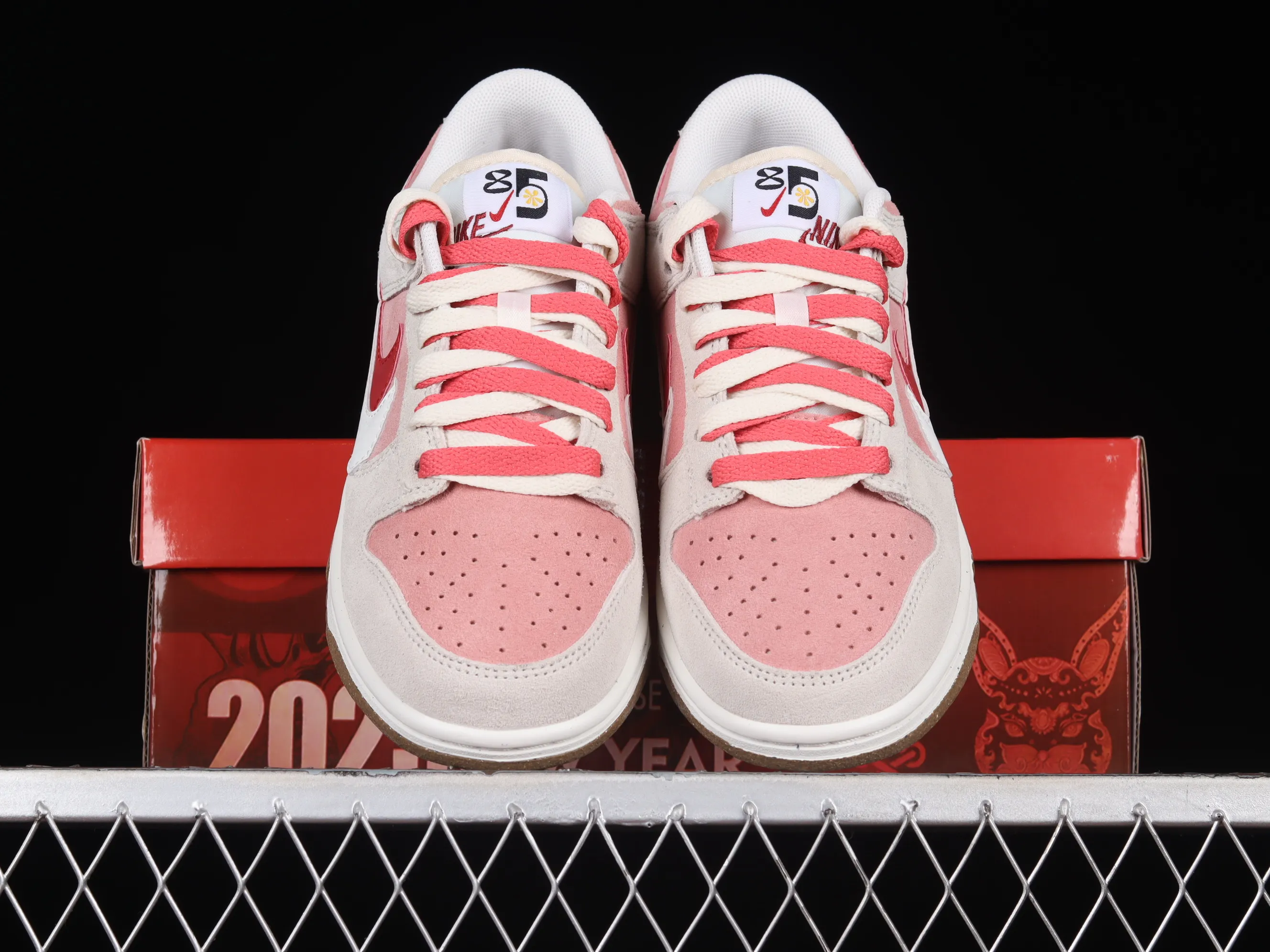 All Categories Nk SB Dunk Series Nk SB Dunk Low Low-top Sneakers Nk Dunk Low SE 2023 Year of the Rabbit Limited SB Smashed Backboard Fashion Casual Sneakers DO9457-117